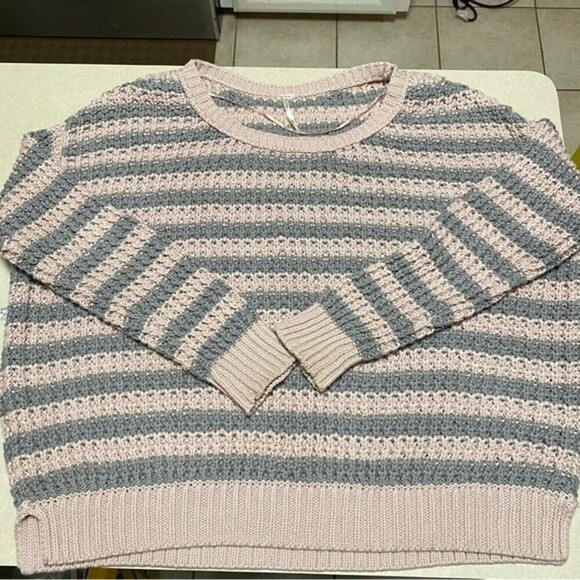 Free People Sweater Women’s Size Medium Pink Gray At The Beach Striped Sweater - Picture 8 of 13